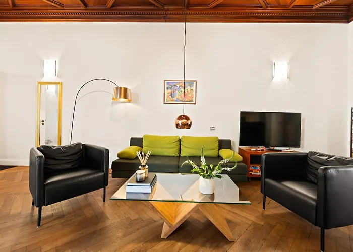 1,399 Sq Ft Historic Landmark, Checkpoint Charlie Apartament