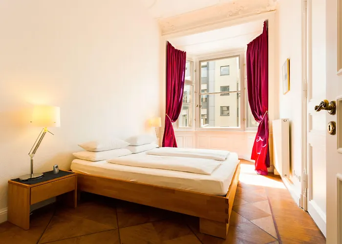 1,399 Sq Ft Historic Landmark, Checkpoint Charlie Apartman *