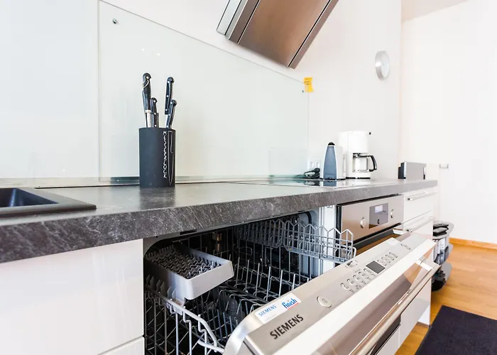 1,399 Sq Ft Historic Landmark, Checkpoint Charlie Apartman Berlin