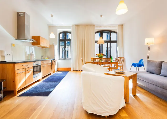 1,399 Sq Ft Historic Landmark, Checkpoint Charlie Apartman *