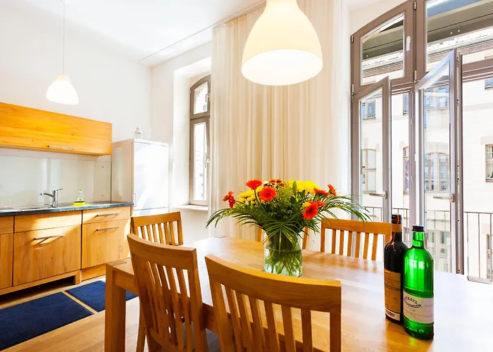 1,399 Sq Ft Historic Landmark, Checkpoint Charlie Apartament Berlin