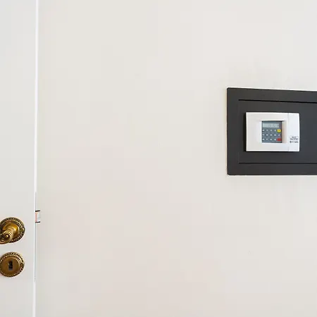 1,399 Sq Ft Historic Landmark, Checkpoint Charlie * Berlin