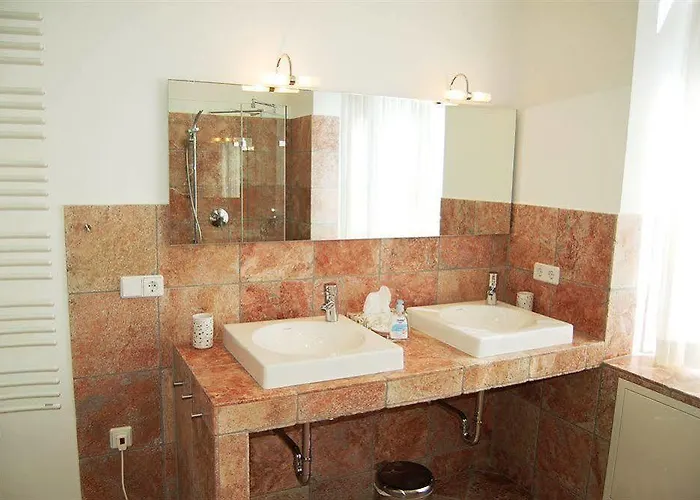 1,399 Sq Ft Historic Landmark, Checkpoint Charlie *