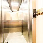 1,399 Sq Ft Historic Landmark, Checkpoint Charlie Appartement Berlijn