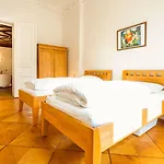 1,399 Sq Ft Historic Landmark, Checkpoint Charlie Lägenhet *