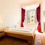 1,399 Sq Ft Historic Landmark, Checkpoint Charlie Lägenhet *