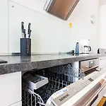 1,399 Sq Ft Historic Landmark, Checkpoint Charlie Lägenhet Berlin