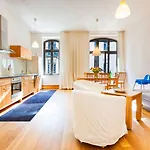 1,399 Sq Ft Historic Landmark, Checkpoint Charlie Lägenhet *