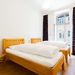 Lägenhet 1,399 Sq Ft Historic Landmark, Checkpoint Charlie