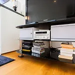 Lägenhet 1,399 Sq Ft Historic Landmark, Checkpoint Charlie *