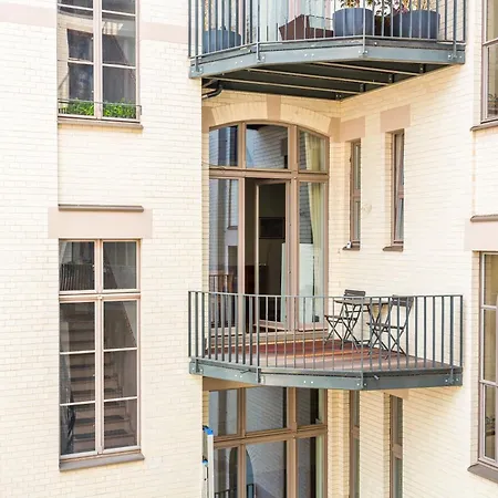 1,399 Sq Ft Historic Landmark, Checkpoint Charlie * Berlín