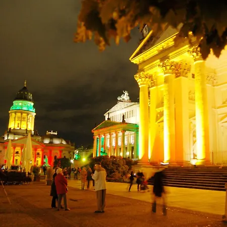 1,399 Sq Ft Historic Landmark, Checkpoint Charlie * 베를린