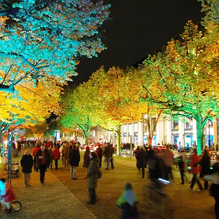 1,399 Sq Ft Historic Landmark, Checkpoint Charlie Appartement *