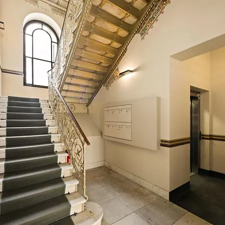 1,399 Sq Ft Historic Landmark, Checkpoint Charlie Appartement *