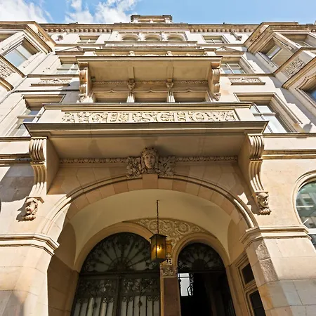 Aptc Downtown Monument4rent Near Checkpoint Charlie