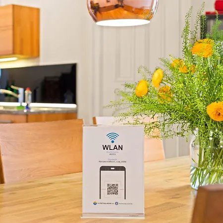 1,399 Sq Ft Historic Landmark, Checkpoint Charlie 아파트