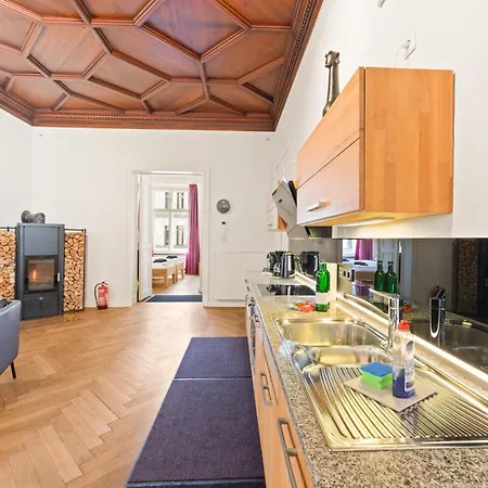 1,399 Sq Ft Historic Landmark, Checkpoint Charlie 아파트 *