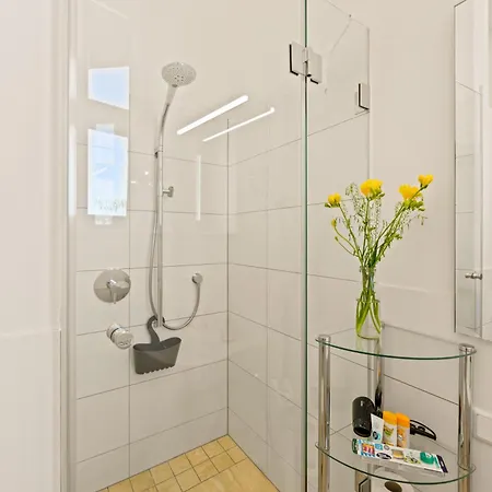 Aptc Downtown Monument4rent Near Checkpoint Charlie *