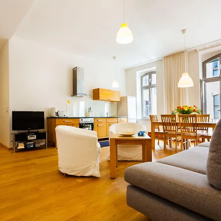 Appartement 1,399 Sq Ft Historic Landmark, Checkpoint Charlie Berlijn