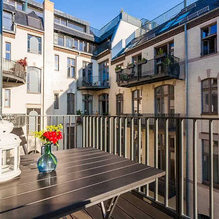 1,399 Sq Ft Historic Landmark, Checkpoint Charlie Apartment Berlin
