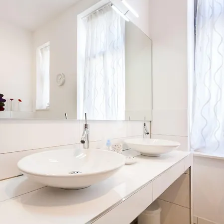 아파트 1,399 Sq Ft Historic Landmark, Checkpoint Charlie