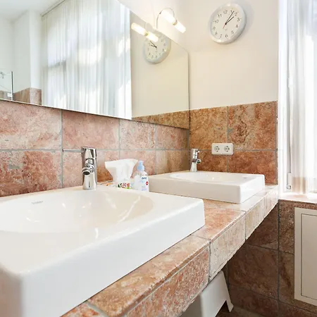 아파트 1,399 Sq Ft Historic Landmark, Checkpoint Charlie 베를린