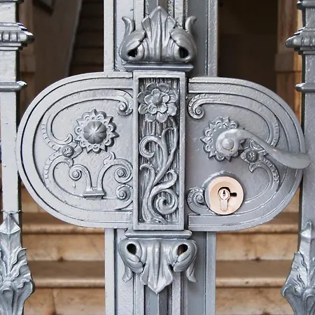 1,399 Sq Ft Historic Landmark, Checkpoint Charlie * 베를린