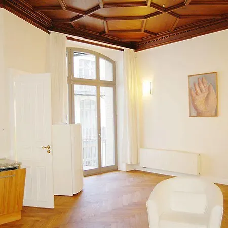 Appartement 1,399 Sq Ft Historic Landmark, Checkpoint Charlie Berlijn