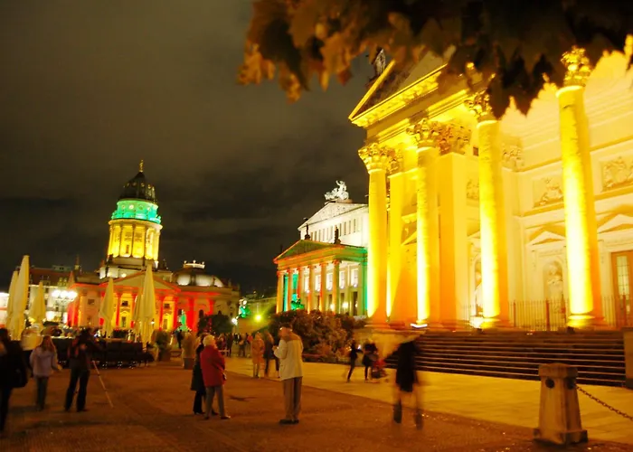 1,399 Sq Ft Historic Landmark, Checkpoint Charlie * Berlín