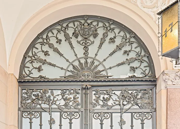 1,399 Sq Ft Historic Landmark, Checkpoint Charlie Berlín