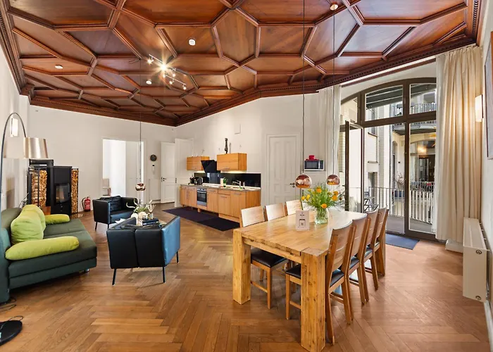 Apartament 1,399 Sq Ft Historic Landmark, Checkpoint Charlie Berlin