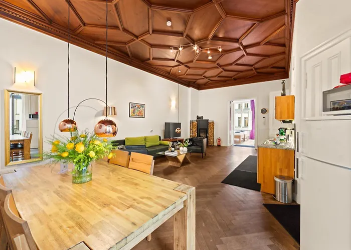 1,399 Sq Ft Historic Landmark, Checkpoint Charlie Berlín