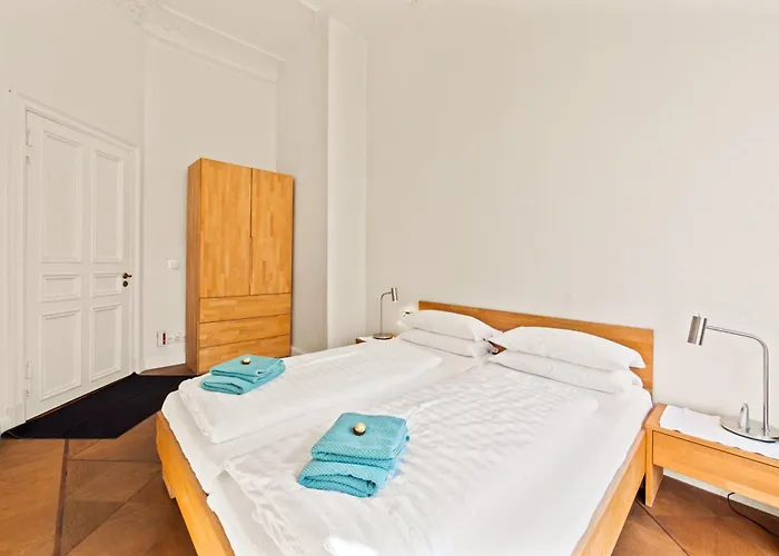 1,399 Sq Ft Historic Landmark, Checkpoint Charlie Apartament