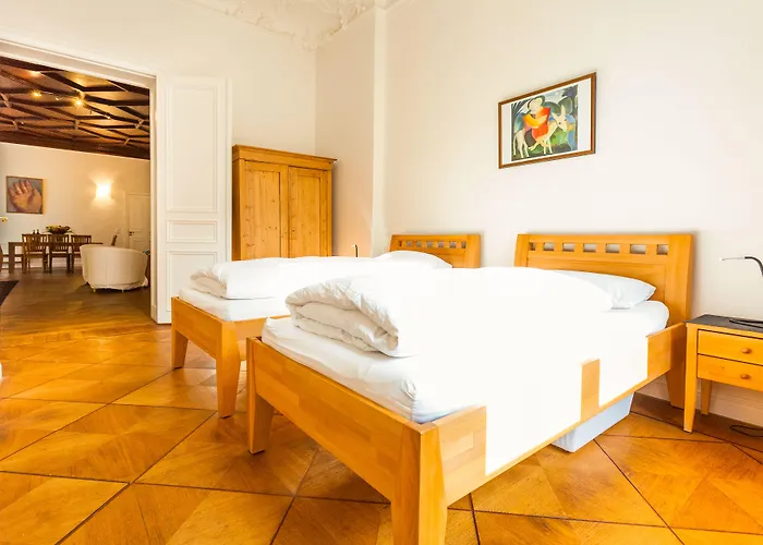 1,399 Sq Ft Historic Landmark, Checkpoint Charlie Apartament *