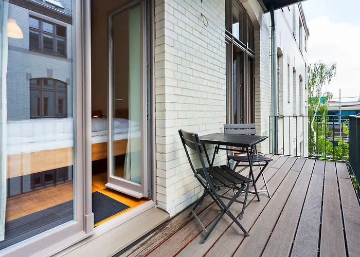 1,399 Sq Ft Historic Landmark, Checkpoint Charlie Apartament *