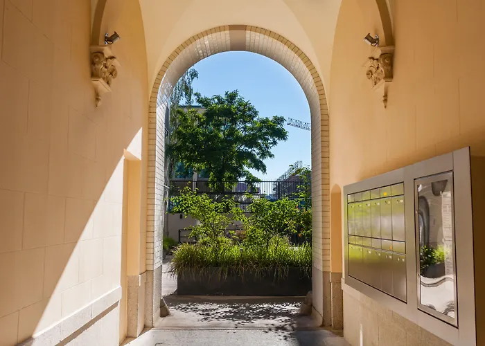 1,399 Sq Ft Historic Landmark, Checkpoint Charlie برلين