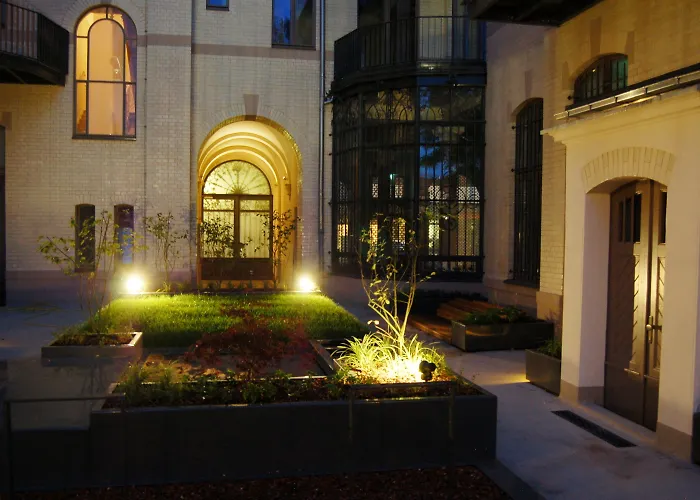 1,399 Sq Ft Historic Landmark, Checkpoint Charlie Berlín