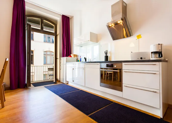 1,399 Sq Ft Historic Landmark, Checkpoint Charlie Apartament Berlin