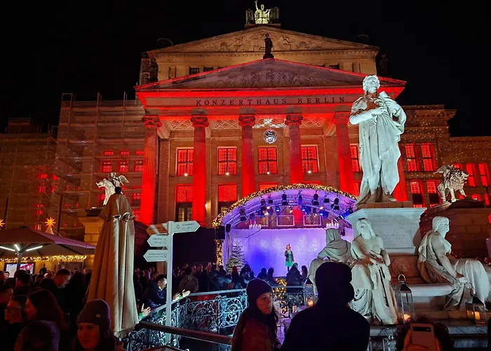 1,399 Sq Ft Historic Landmark, Checkpoint Charlie * برلين