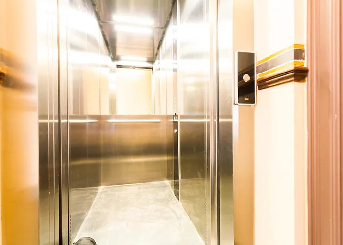 1,399 Sq Ft Historic Landmark, Checkpoint Charlie Daire Berlin