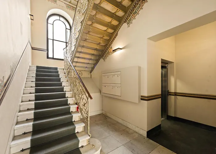 1,399 Sq Ft Historic Landmark, Checkpoint Charlie Daire *