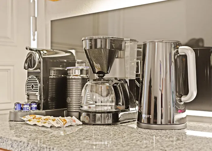 1,399 Sq Ft Historic Landmark, Checkpoint Charlie Daire *