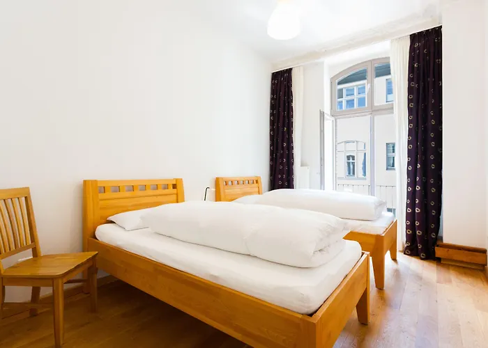 Daire 1,399 Sq Ft Historic Landmark, Checkpoint Charlie