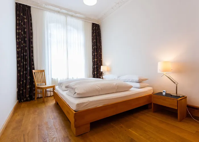 Daire 1,399 Sq Ft Historic Landmark, Checkpoint Charlie *