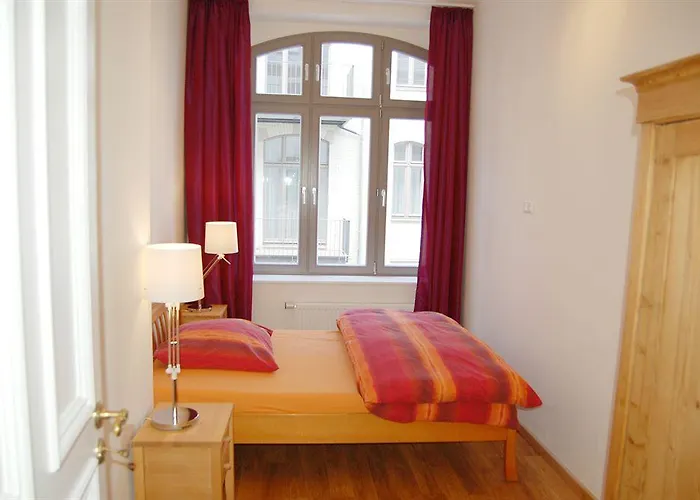 1,399 Sq Ft Historic Landmark, Checkpoint Charlie Daire *