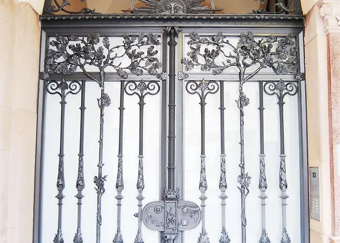 1,399 Sq Ft Historic Landmark, Checkpoint Charlie Daire